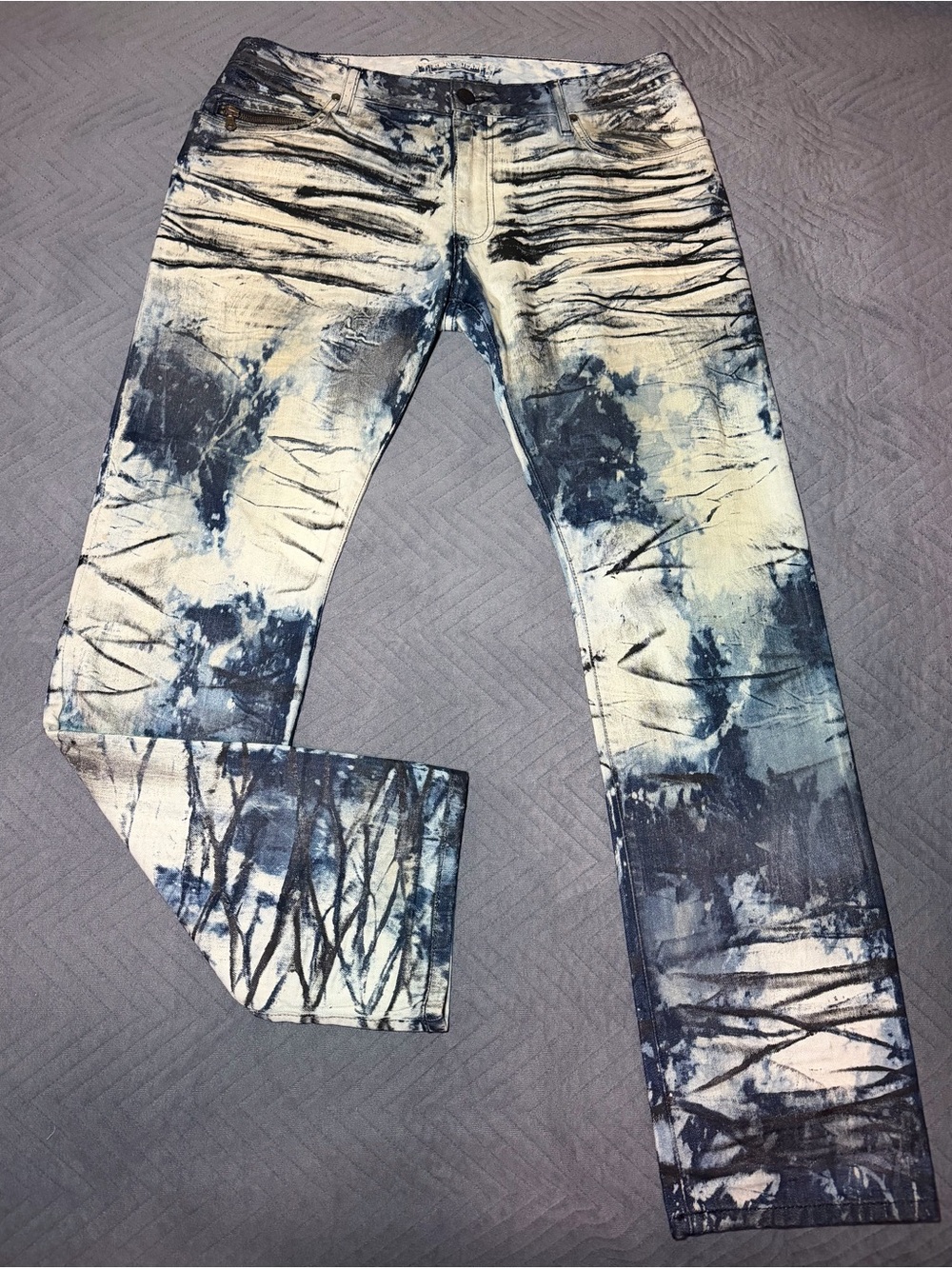 Robin's Jean Men's Size 36 Distressed Acid Wash multi Straight Denim Studde